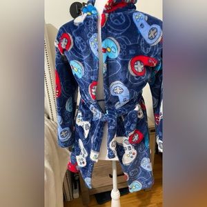 Gaming robe with hood, super soft.